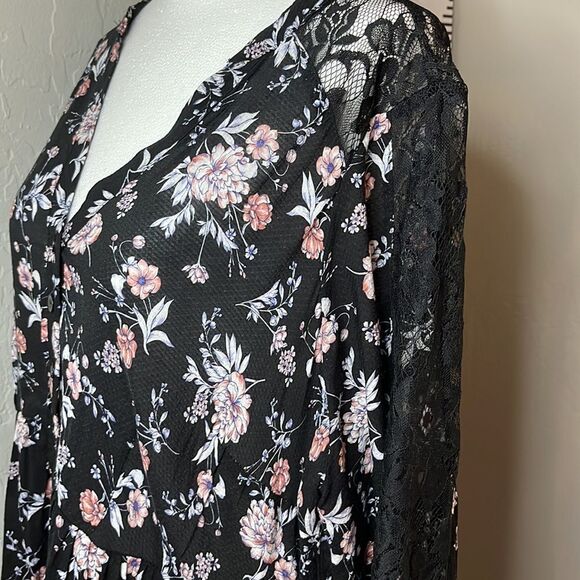 TORRID black baby doll style top w/ lace embellished sleeves, shoulders, & back. - Picture 7 of 14